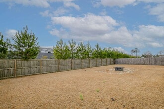 5709 Pondhaven Dr in Fayetteville, NC - Building Photo - Building Photo