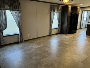 271 Crestwood Dr in Lockport, NY - Building Photo - Building Photo