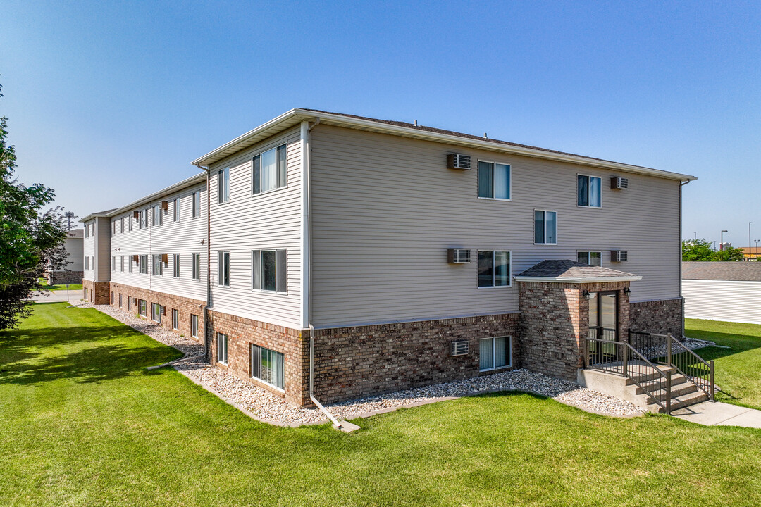 Cimarron Apartments in Fargo, ND - Foto de edificio