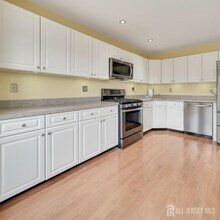 75 Jared Dr in North Brunswick, NJ - Building Photo - Building Photo