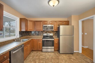 9 Heather Dr in Wappingers Falls, NY - Foto de edificio - Building Photo