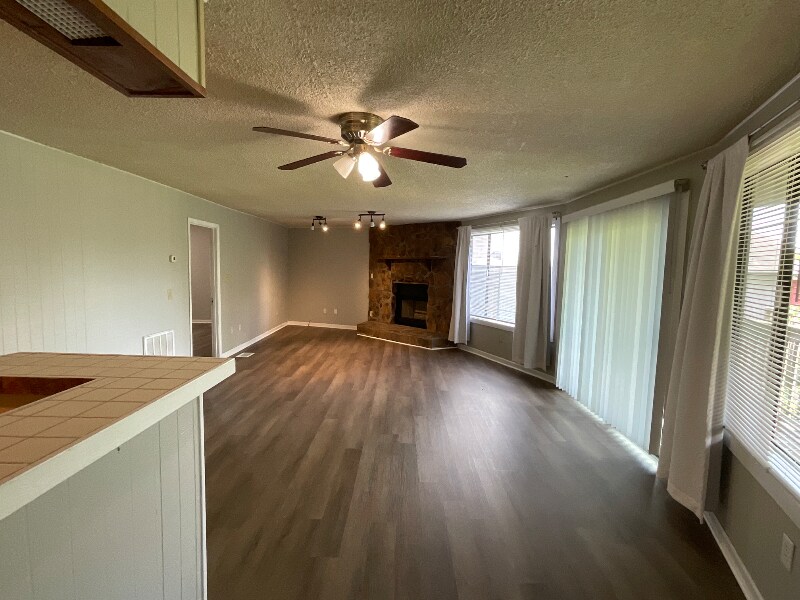 206 Knoll Dr, Unit 100 in Bristol, VA - Building Photo