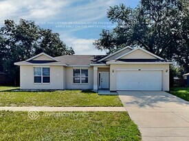 3719 Windy Meadow Dr in Tavares, FL - Building Photo