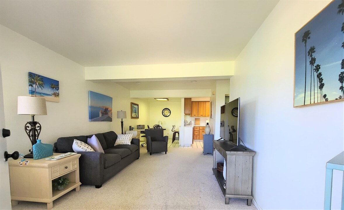 42-102-102 Aleka Pl in Kailua, HI - Building Photo