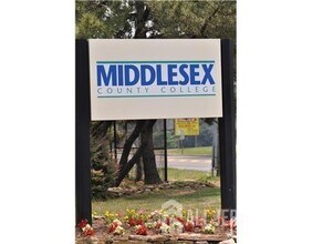 18 College Dr in Edison, NJ - Building Photo - Building Photo