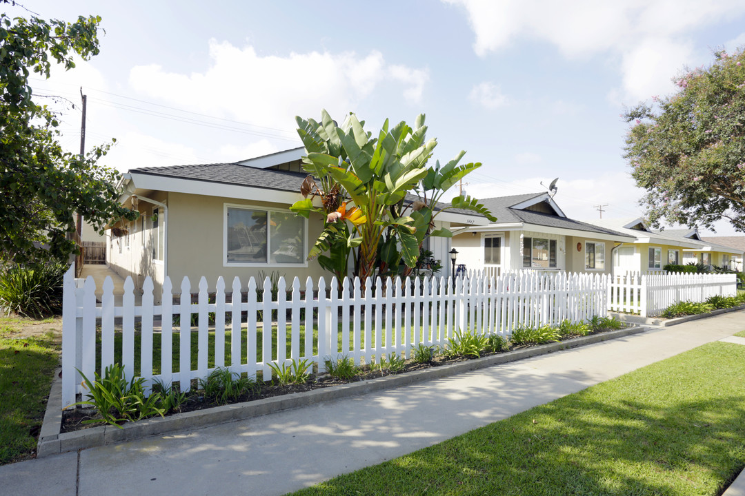 5942 Santa Barbara in Garden Grove, CA - Foto de edificio