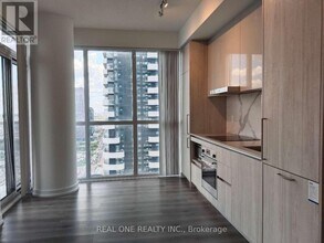 225-3225 Commerce St in Vaughan, ON - Building Photo - Building Photo