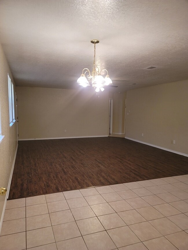 210 Bobbie Ann Ct in Granbury, TX - Building Photo - Building Photo