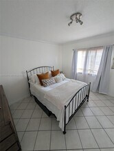 3500 Coral Way, Unit 505 in Coral Gables, FL - Foto de edificio - Building Photo