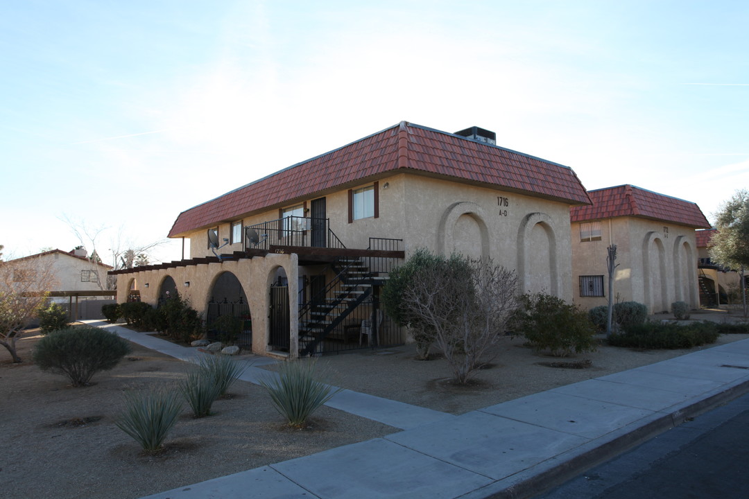 1716 Cordoba Ln in Las Vegas, NV - Building Photo