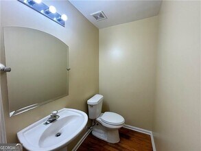 7888 The Lakes Dr in Fairburn, GA - Building Photo - Building Photo