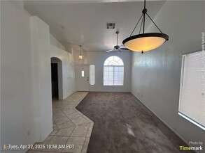 7925 Pottery Creek Dr in Las Vegas, NV - Building Photo - Building Photo