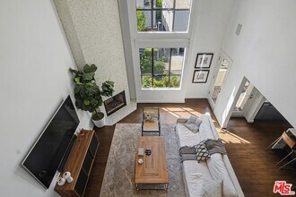 720 Huntley Dr in West Hollywood, CA - Building Photo - Building Photo