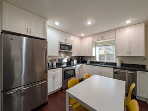 11518 30th Ave NE in Seattle, WA - Foto de edificio - Building Photo