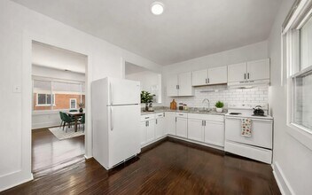 1975 Gladstone St, Unit Upper Unit in Detroit, MI - Foto de edificio - Building Photo