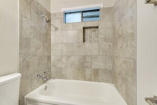 1512 Broadmoor Dr in Bryan, TX - Building Photo