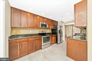 106 Lamont Ln in Gaithersburg, MD - Building Photo