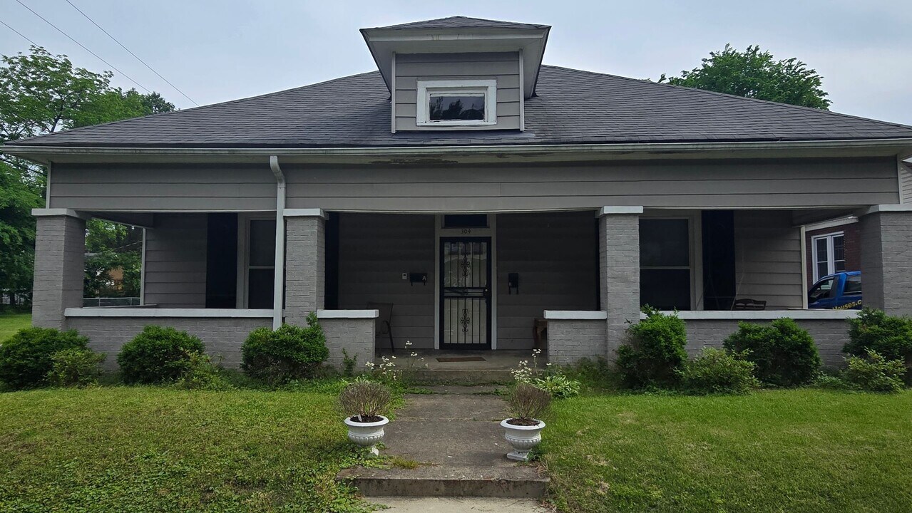 304 Division Ave in Jackson, TN - Building Photo