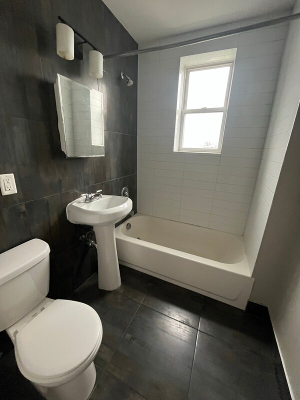 106 N Grove St in East Orange, NJ - Building Photo - Building Photo