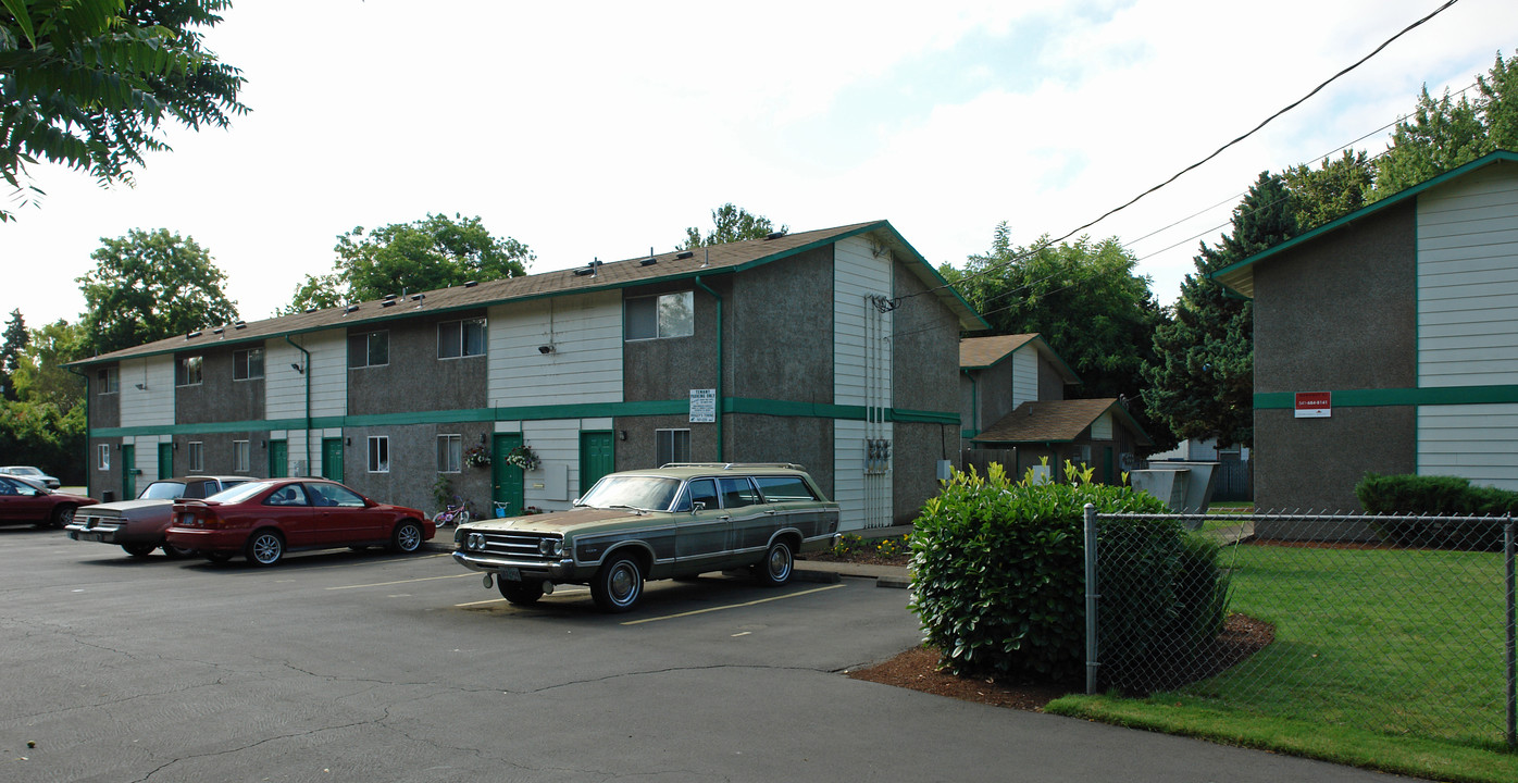 Cedar Tree Apartments in Eugene, OR - Foto de edificio