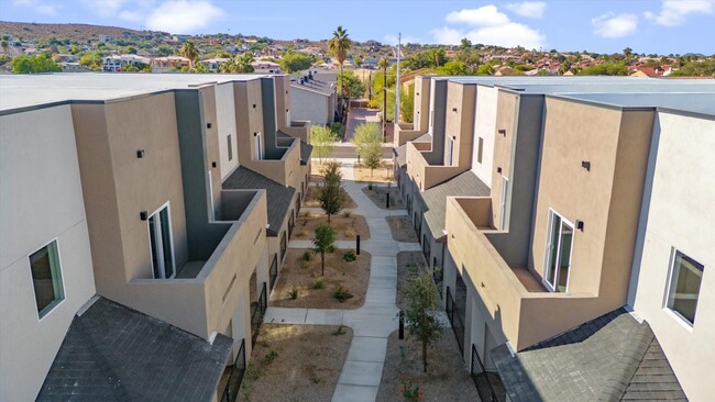 2121 E Voltaire Ave in Phoenix, AZ - Building Photo - Building Photo