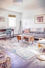 136 Main St in Warren, RI - Foto de edificio - Building Photo