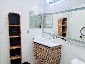 1651 SW 122nd Ct-Unit -C102 in Miami, FL - Building Photo - Building Photo