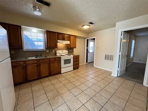 524 Strata Dr in Denton, TX - Foto de edificio - Building Photo
