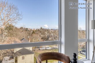 2401 S Jackson St in Seattle, WA - Building Photo - Building Photo