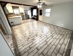 635 W Hillcrest Dr in Mustang, OK - Building Photo - Building Photo