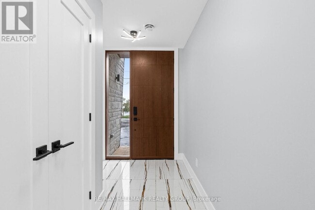 886 Byron Ave in Ottawa, ON - Building Photo - Building Photo