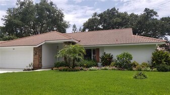 5810 Garden Lakes Majestic in Bradenton, FL - Building Photo