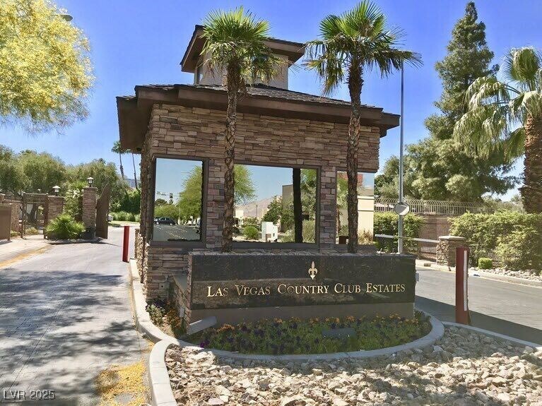 668 Oakmont Ave in Las Vegas, NV - Building Photo