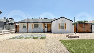 2607 W San Miguel Ave in Phoenix, AZ - Foto de edificio - Building Photo