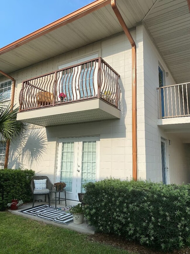 2100 W Beach Dr in Panama City, FL - Foto de edificio - Building Photo