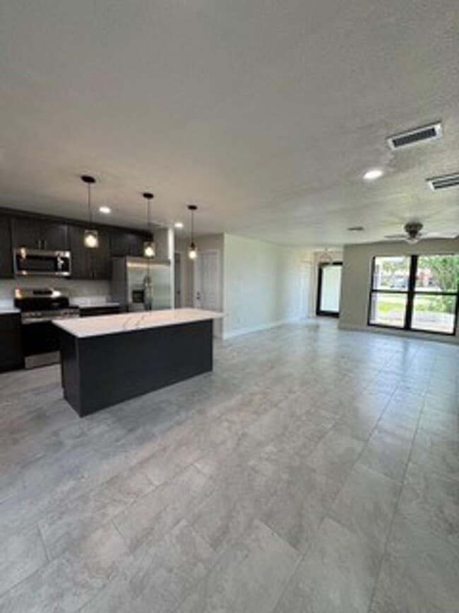 8954 Austin St in Ft. Myers, FL - Building Photo - Building Photo