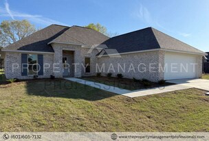 571 Patrick Farms Dr in Pearl, MS - Building Photo
