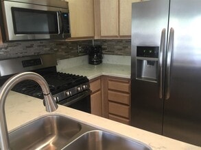 400 Stoney Point Way in Oceanside, CA - Building Photo - Building Photo