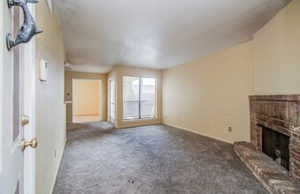 9000 Bissonnet St in Houston, TX - Foto de edificio - Building Photo