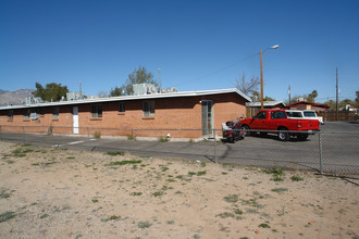 3442 E Blacklidge in Tucson, AZ - Foto de edificio - Building Photo