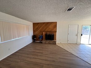 15622 Mossdale Ave in Lancaster, CA - Building Photo - Building Photo