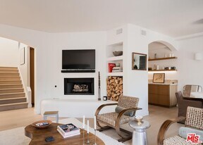 6435 Zumirez Dr in Malibu, CA - Building Photo