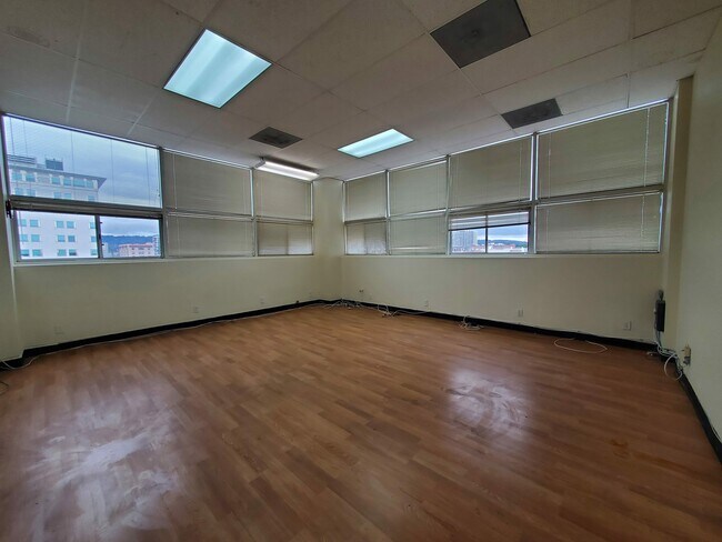 211 10th St in Oakland, CA - Building Photo - Building Photo