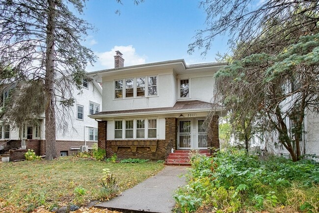 2011 Portland Ave in St. Paul, MN - Building Photo - Building Photo