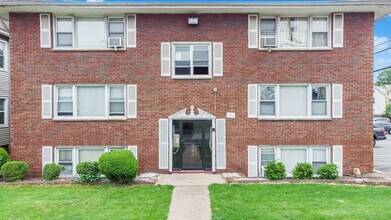 437 Elmora Avenue in Elizabeth, NJ - Building Photo - Building Photo
