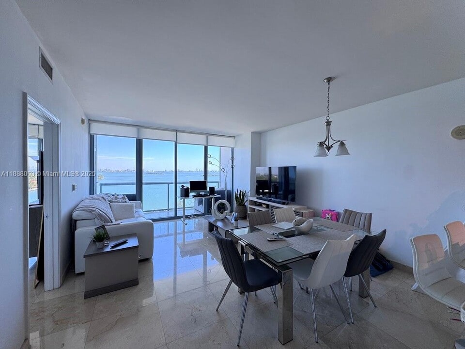 601 NE 36th St, Unit 1311 in Miami, FL - Foto de edificio