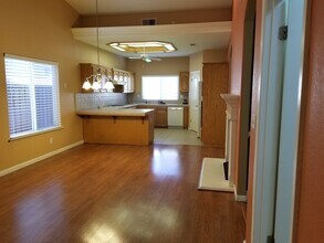 5648 W Millbrae Ave in Fresno, CA - Foto de edificio - Building Photo