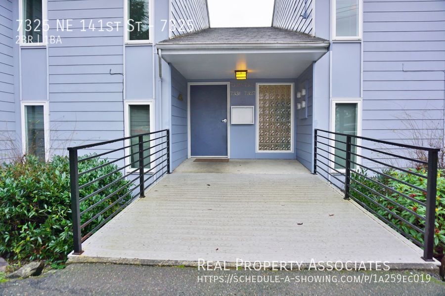 7325 NE 141st St in Kirkland, WA - Building Photo