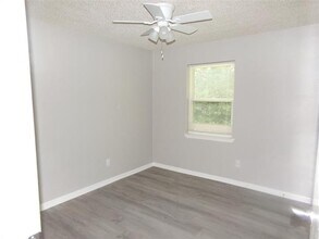 905 W Bridge St in Granbury, TX - Building Photo - Building Photo