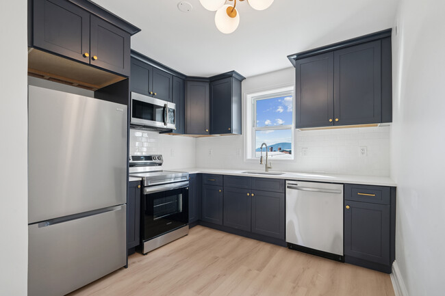 17 Henry Ave, Unit 2
